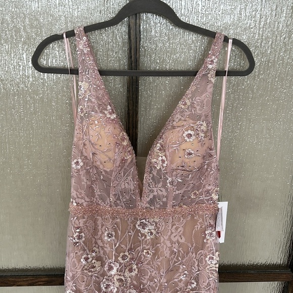 Mac Duggal FLORAL EMBELLISHED SLEEVELESS PLUNGE NECK GOWN rose pink size 16 - Picture 8 of 14